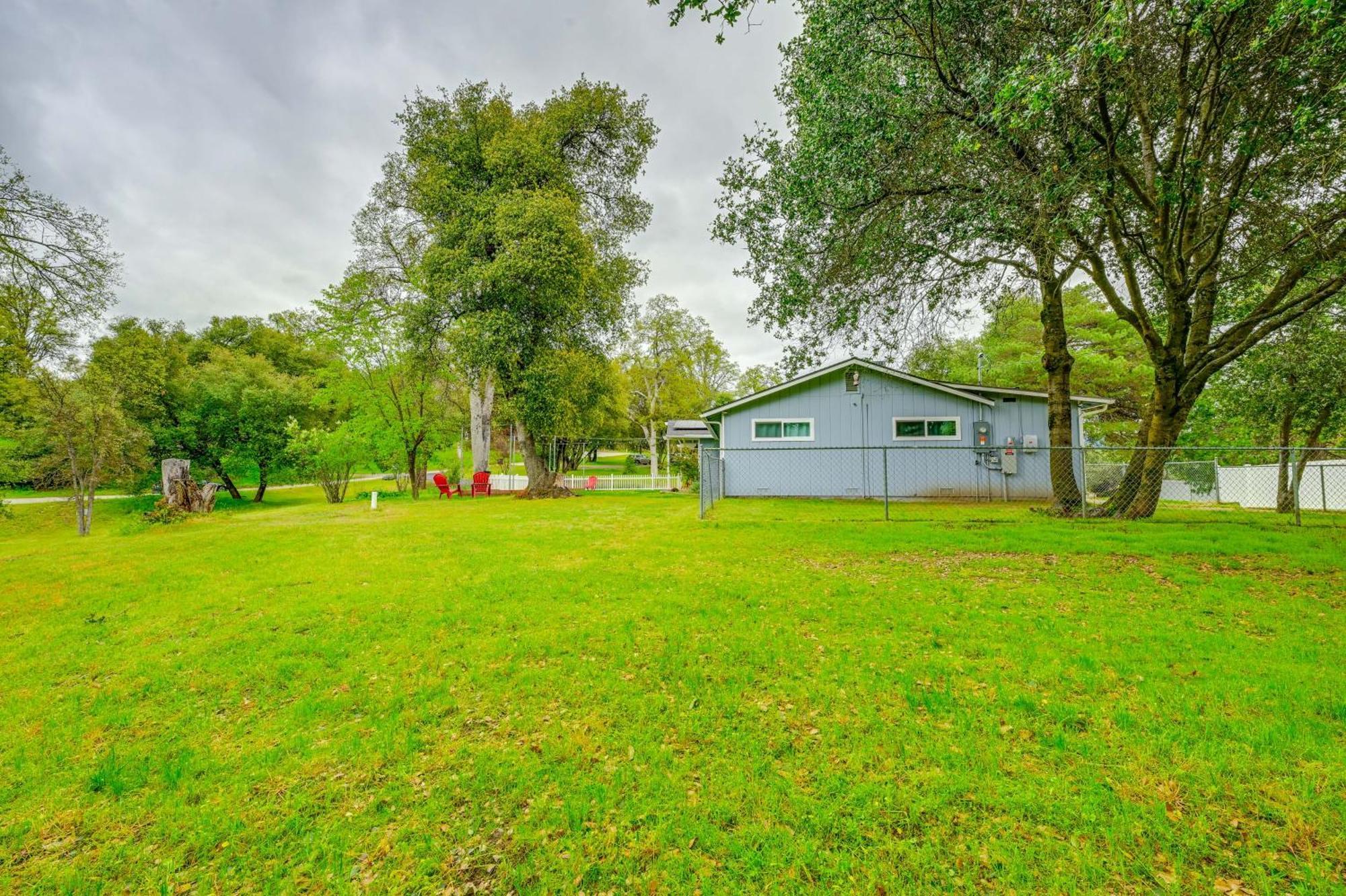 Dog-Friendly Oakhurst Home Walk To Downtown! Exterior photo