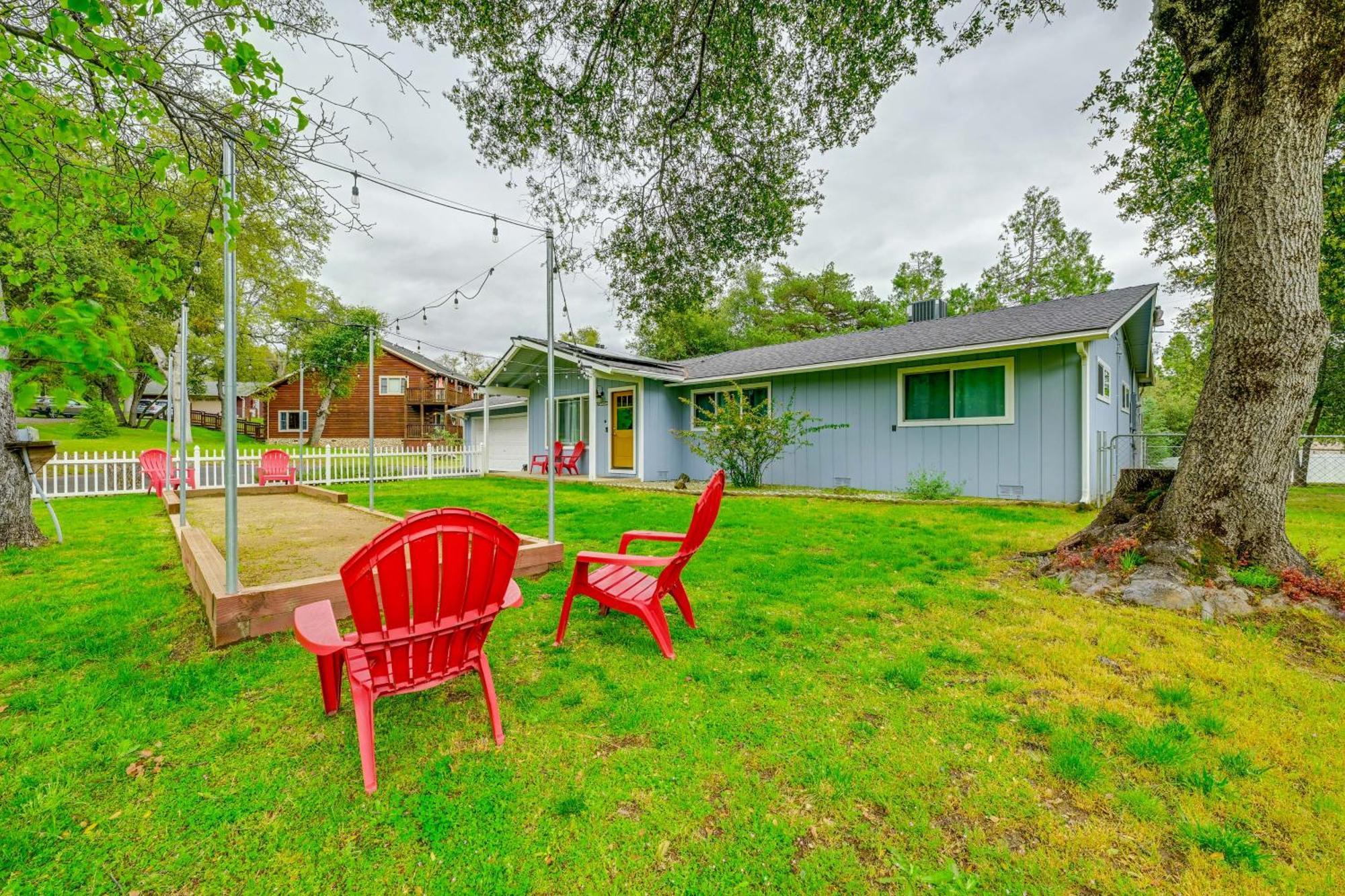 Dog-Friendly Oakhurst Home Walk To Downtown! Exterior photo